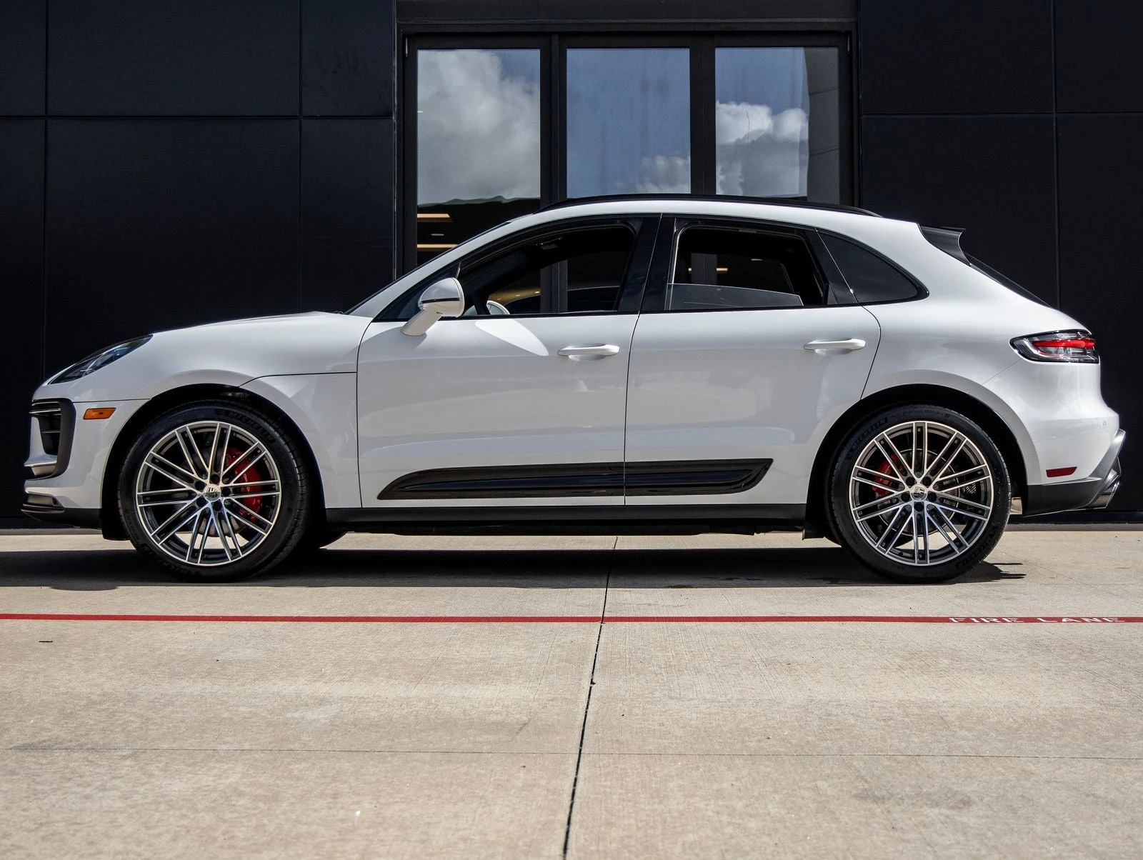 2026 Porsche Macan S (95B), 2/20