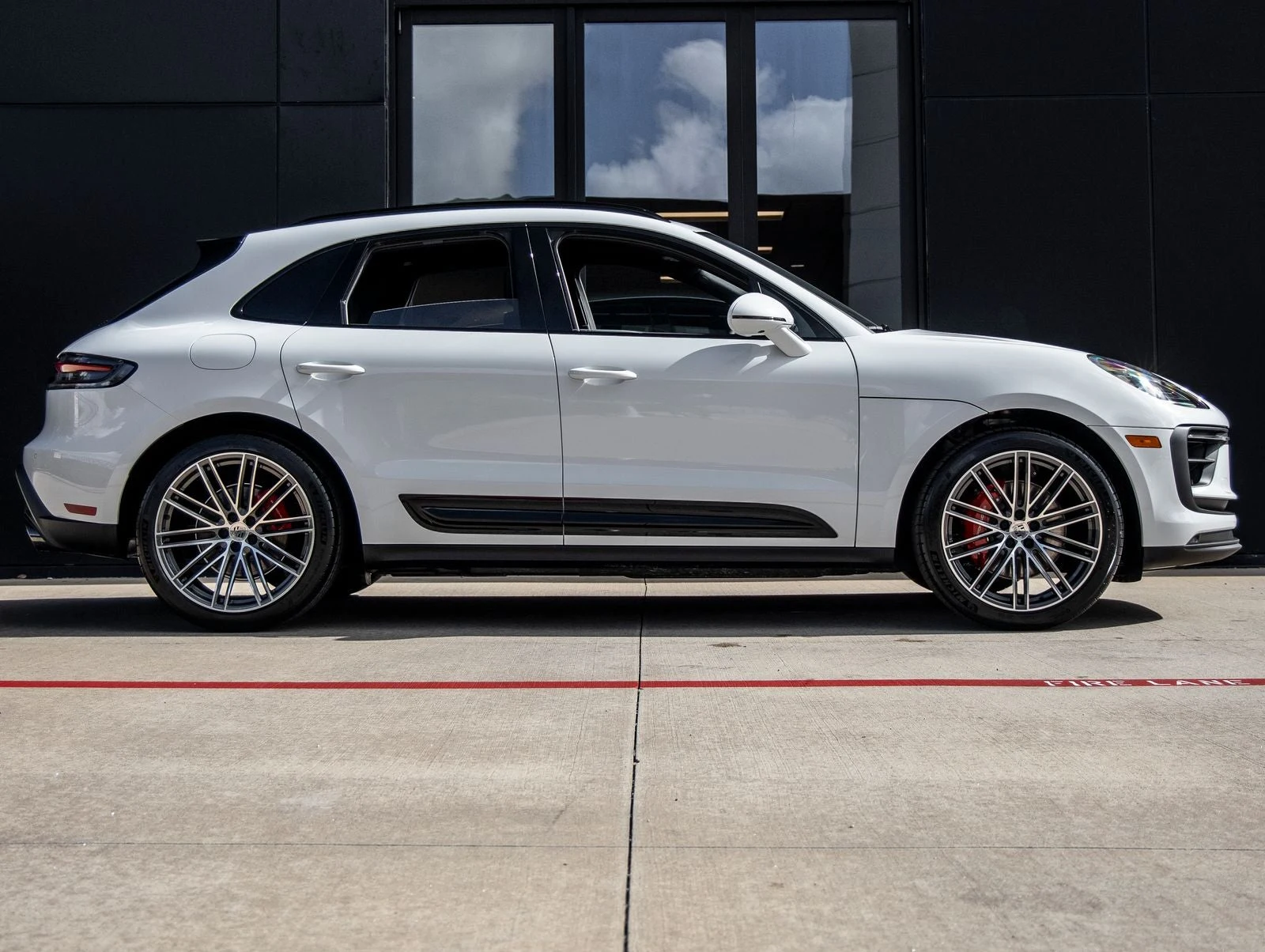 2026 Porsche Macan S (95B), 12/20