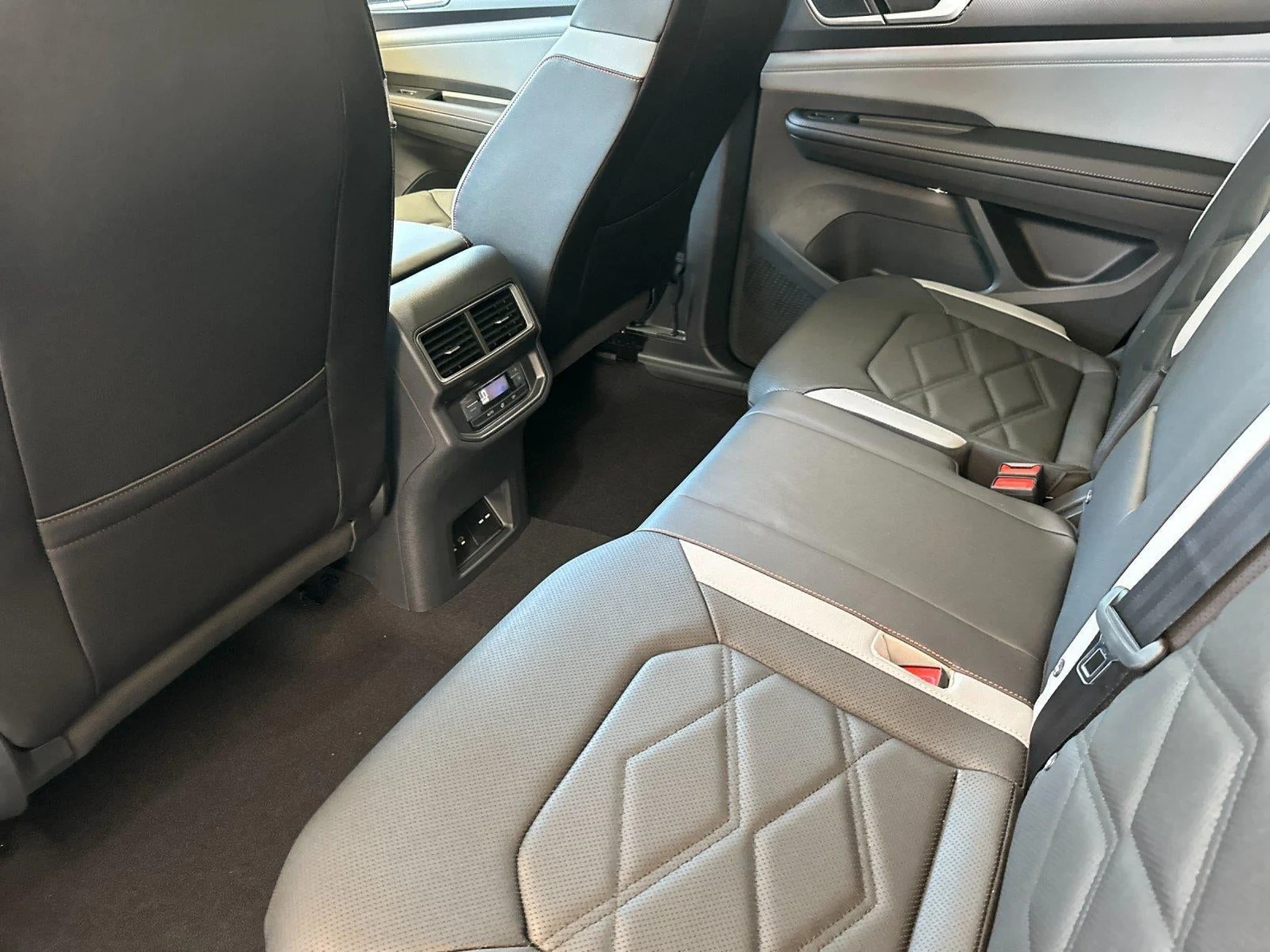 2026 Volkswagen Atlas 2.0T Peak Edition (2024 Update), 11/20