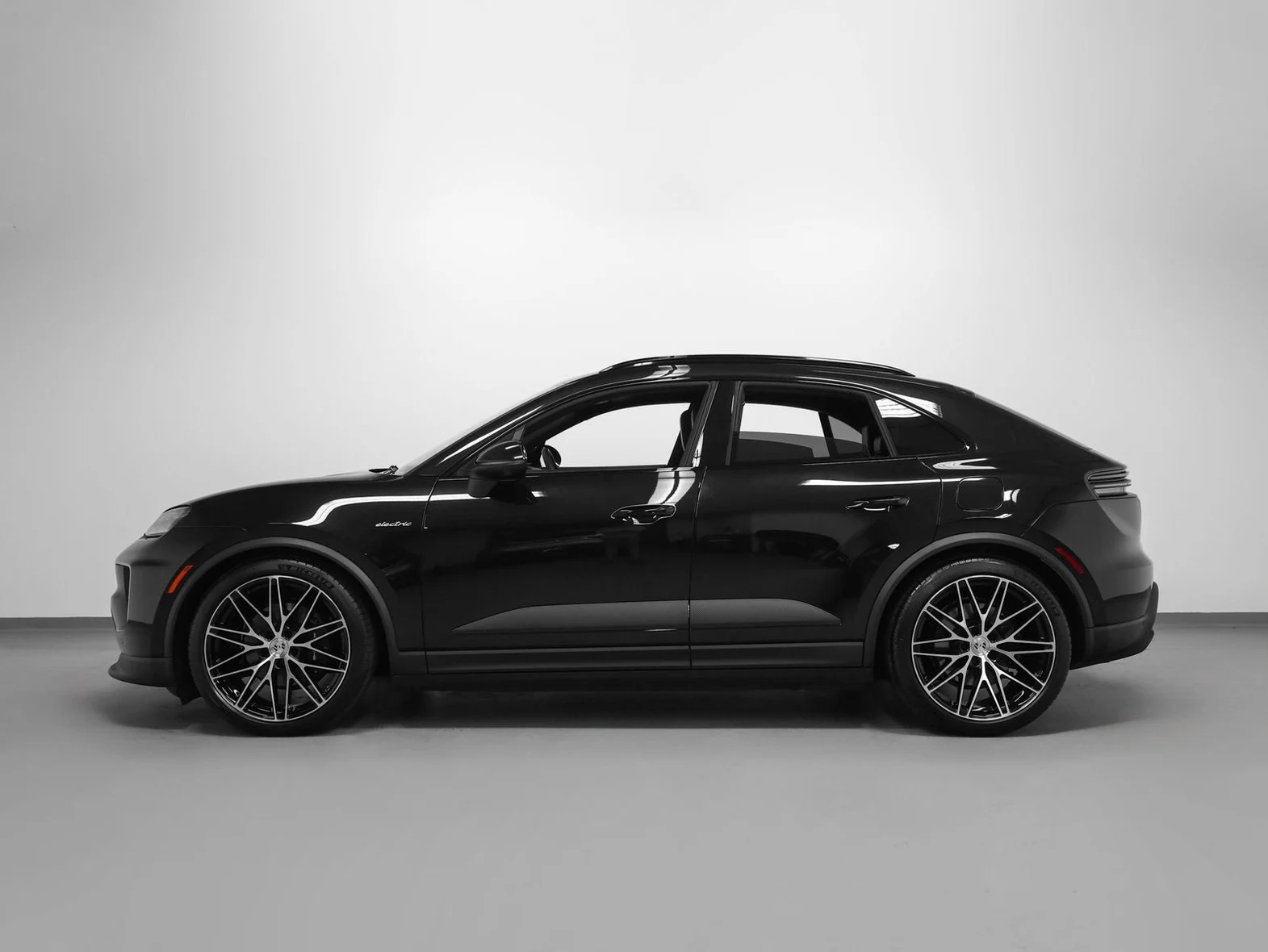 2026 Porsche Macan 4 Electric (XAB), 2/20