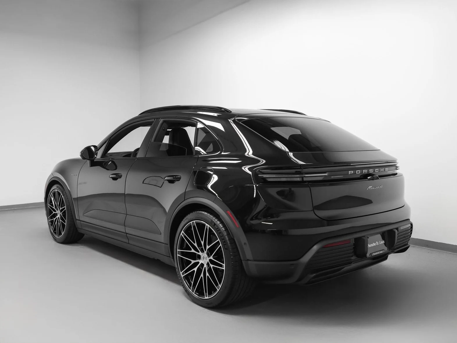 2026 Porsche Macan 4 Electric (XAB), 3/20