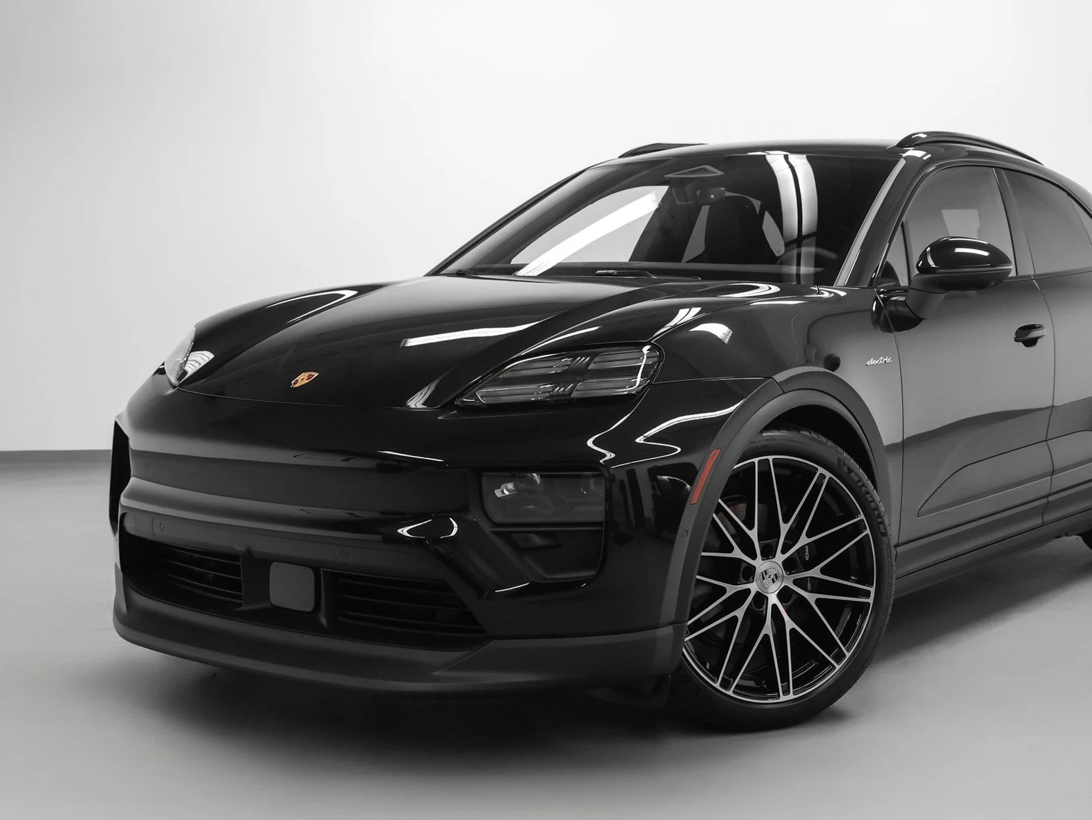 2026 Porsche Macan 4 Electric (XAB), 6/20