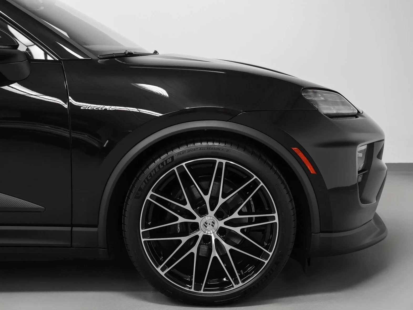 2026 Porsche Macan 4 Electric (XAB), 13/20