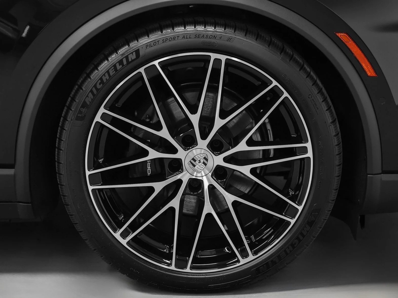 2026 Porsche Macan 4 Electric (XAB), 14/20
