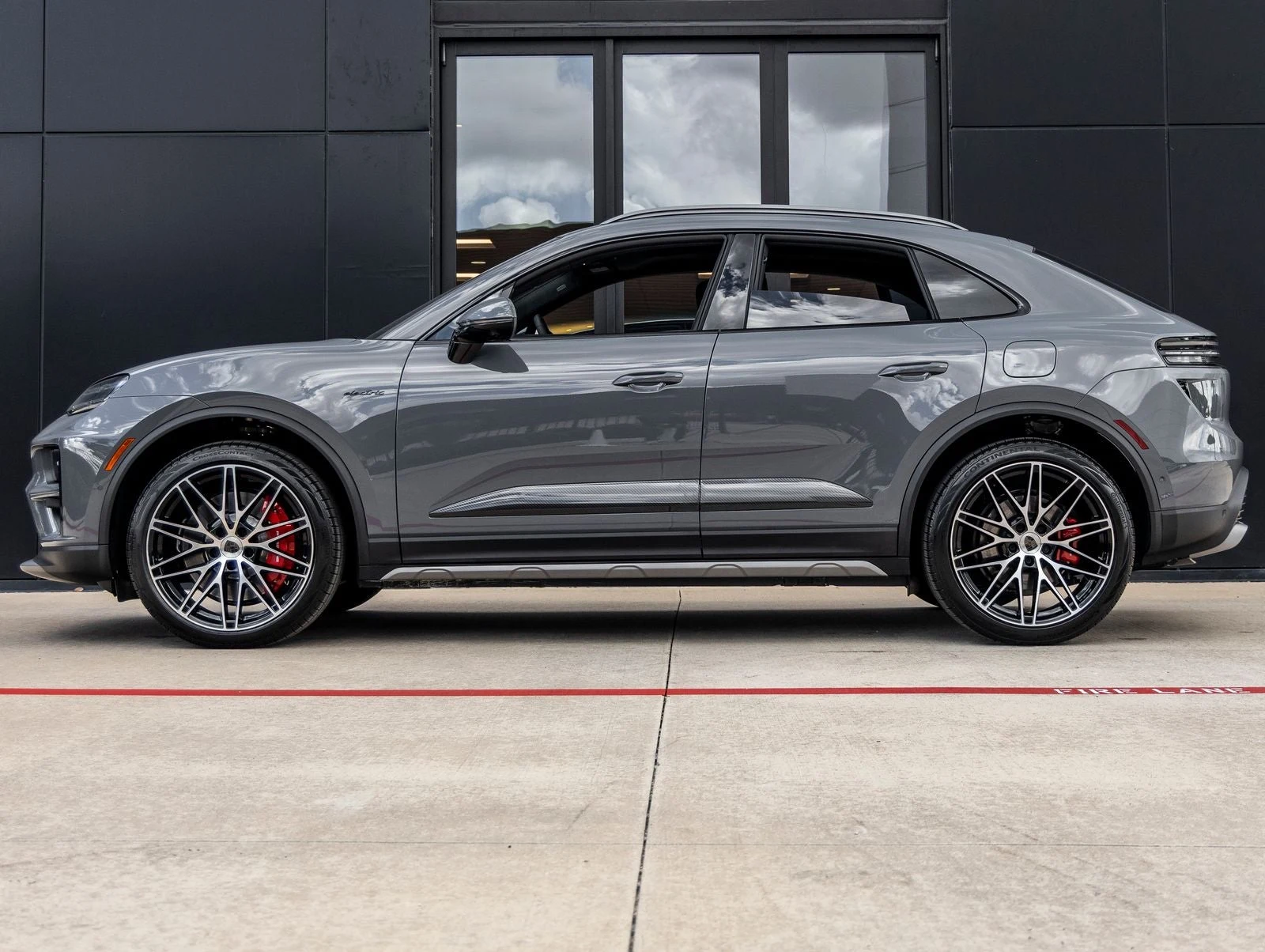 2026 Porsche Macan Turbo Electric (XAB), 2/20