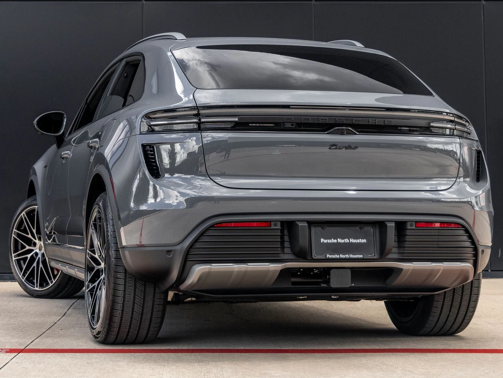 2026 Porsche Macan Turbo Electric (XAB), 3/20