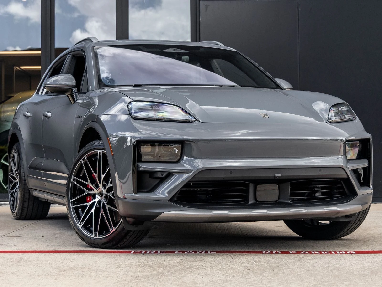 2026 Porsche Macan Turbo Electric (XAB), 6/20