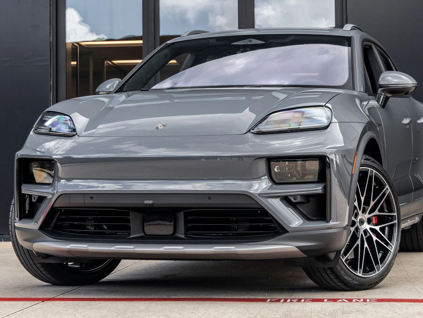2026 Porsche Macan Turbo Electric (XAB), 7/20
