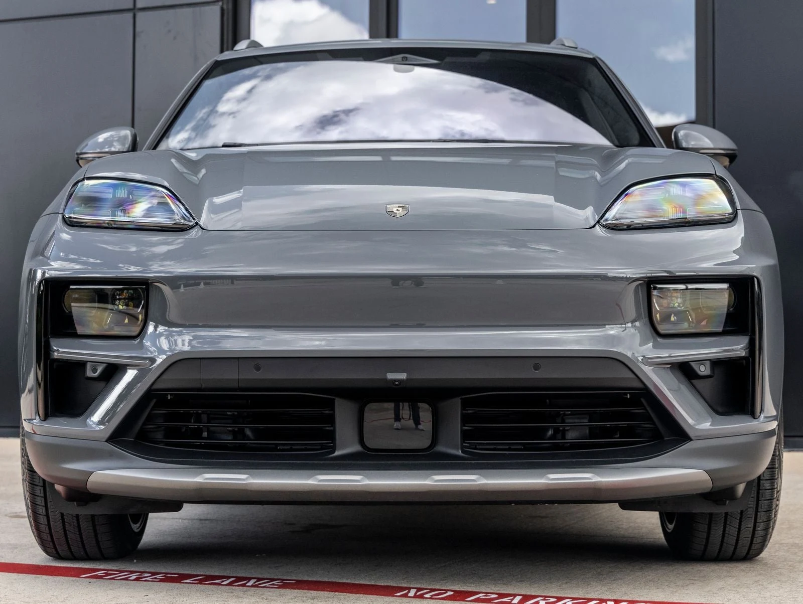 2026 Porsche Macan Turbo Electric (XAB), 8/20
