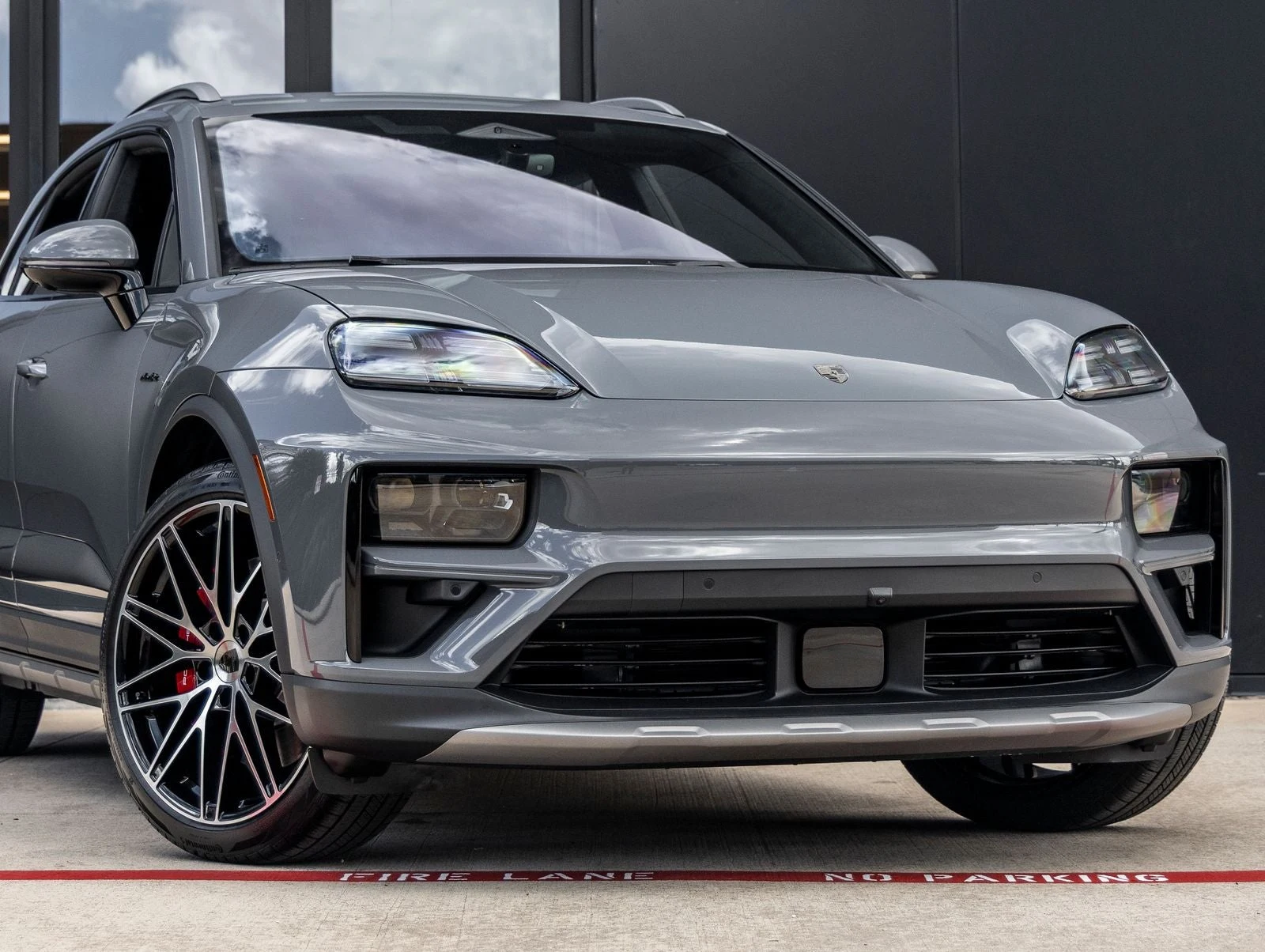 2026 Porsche Macan Turbo Electric (XAB), 9/20