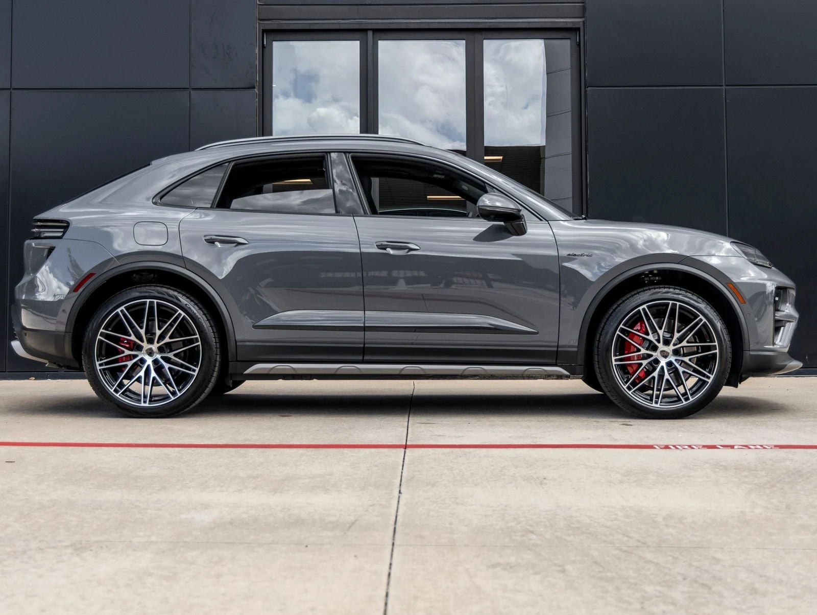 2026 Porsche Macan Turbo Electric (XAB), 12/20