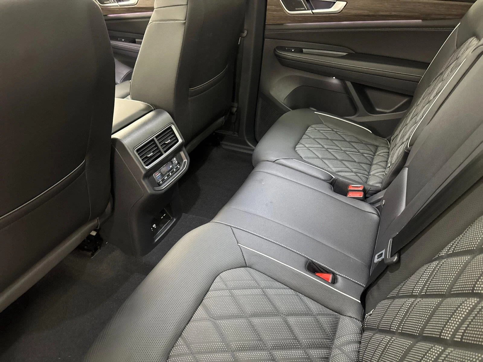 2026 Volkswagen Atlas 2.0T SEL Premium R-Line (2024 Update), 11/20