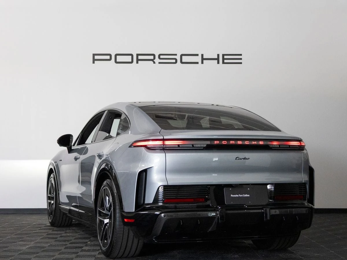2026 Porsche Cayenne Turbo Coupé Electric (E4), 3/20