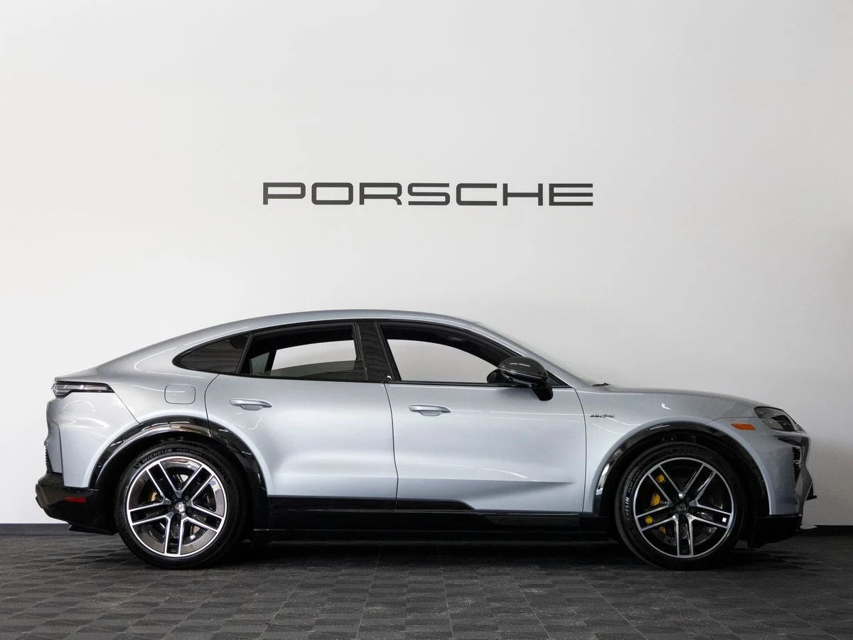 2026 Porsche Cayenne Turbo Coupé Electric (E4), 8/20