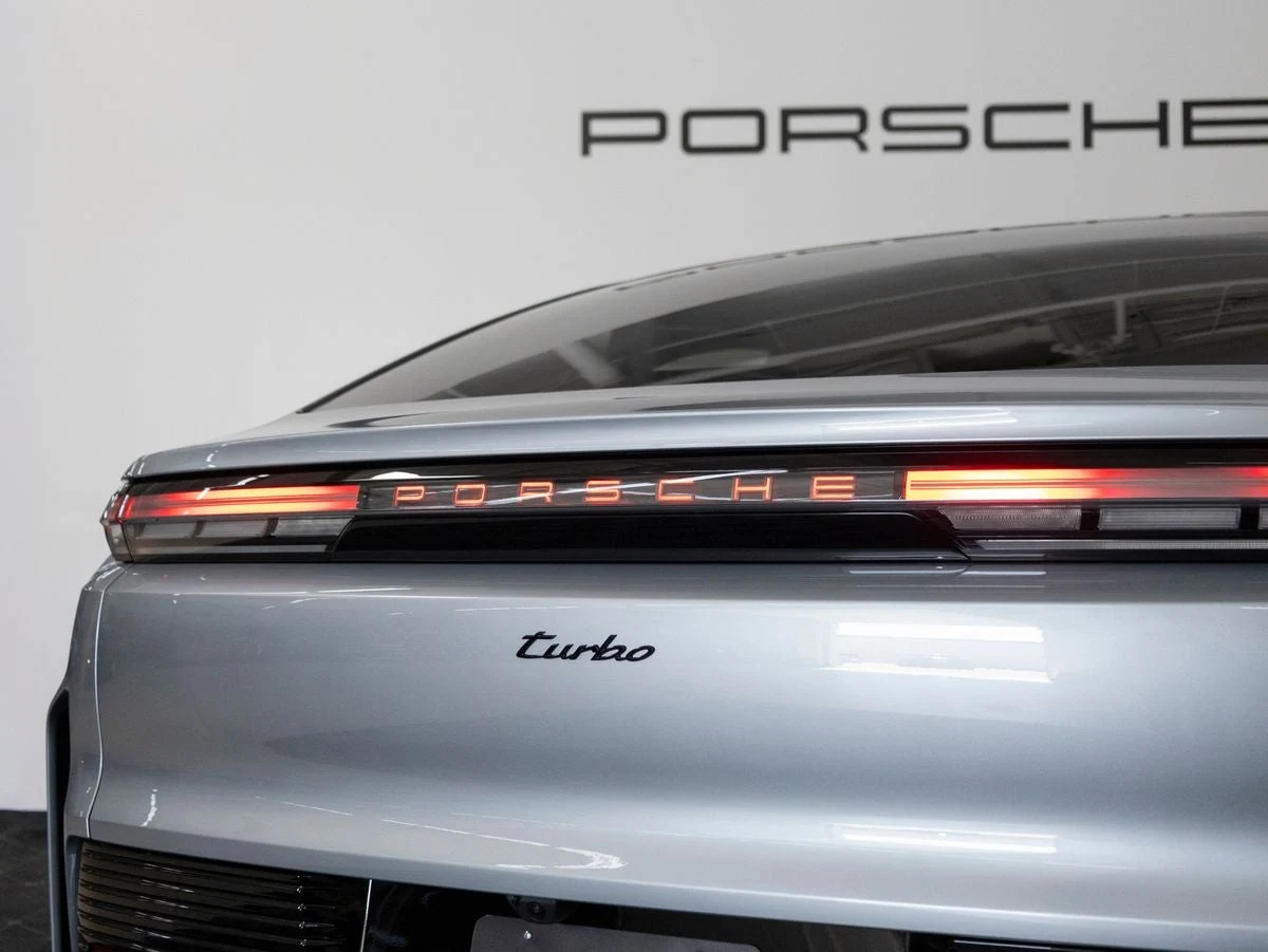 2026 Porsche Cayenne Turbo Coupé Electric (E4), 14/20