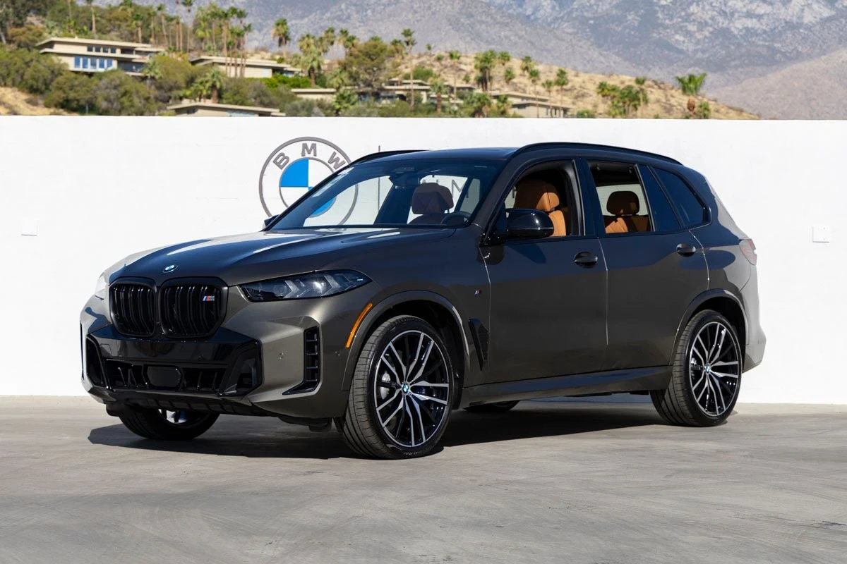 BMW X5 M60i (G05) · Manhattan Green Metallic · Indigo Auto Group