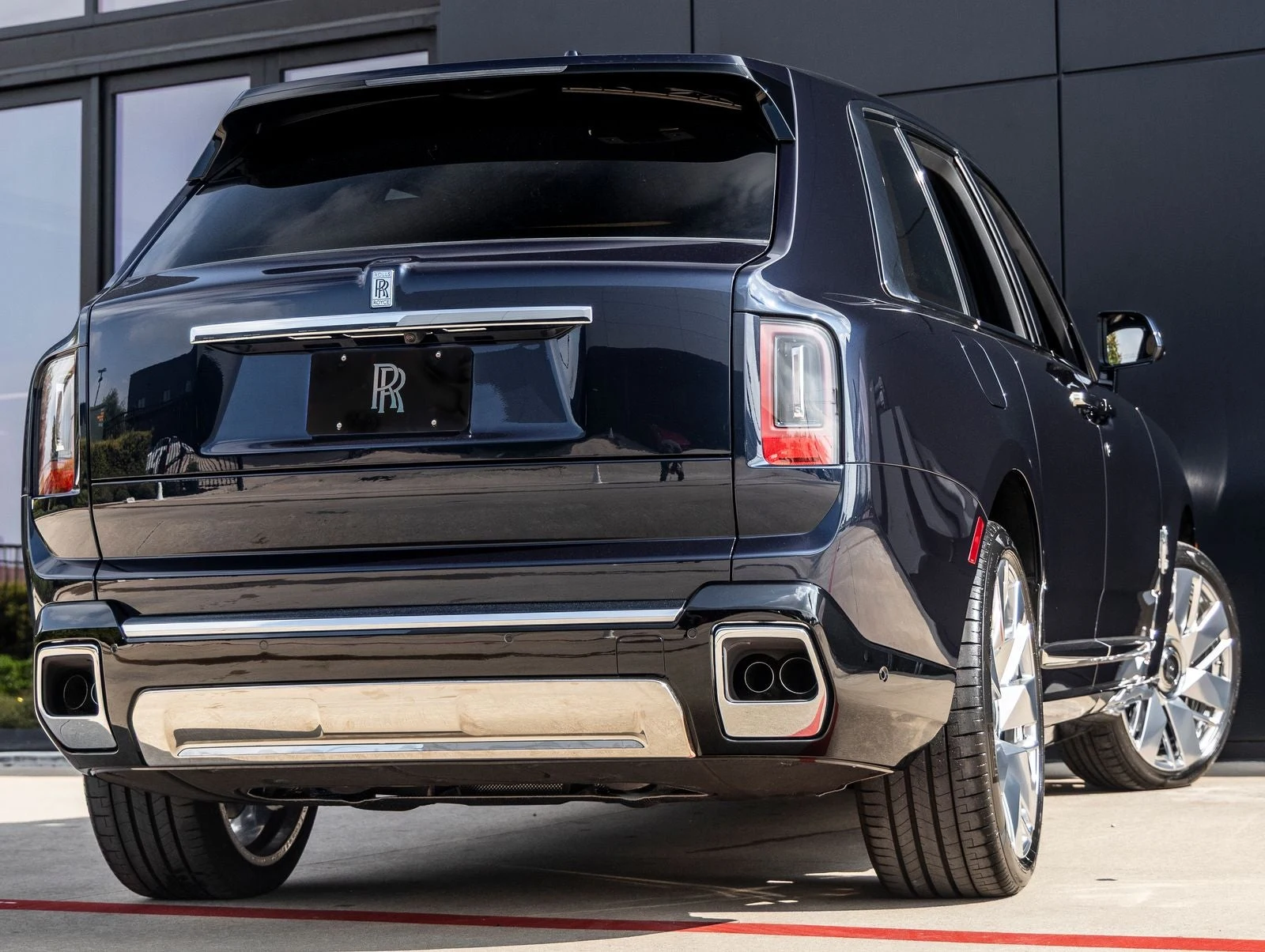 2027 Rolls-Royce Cullinan Series II, 2/20