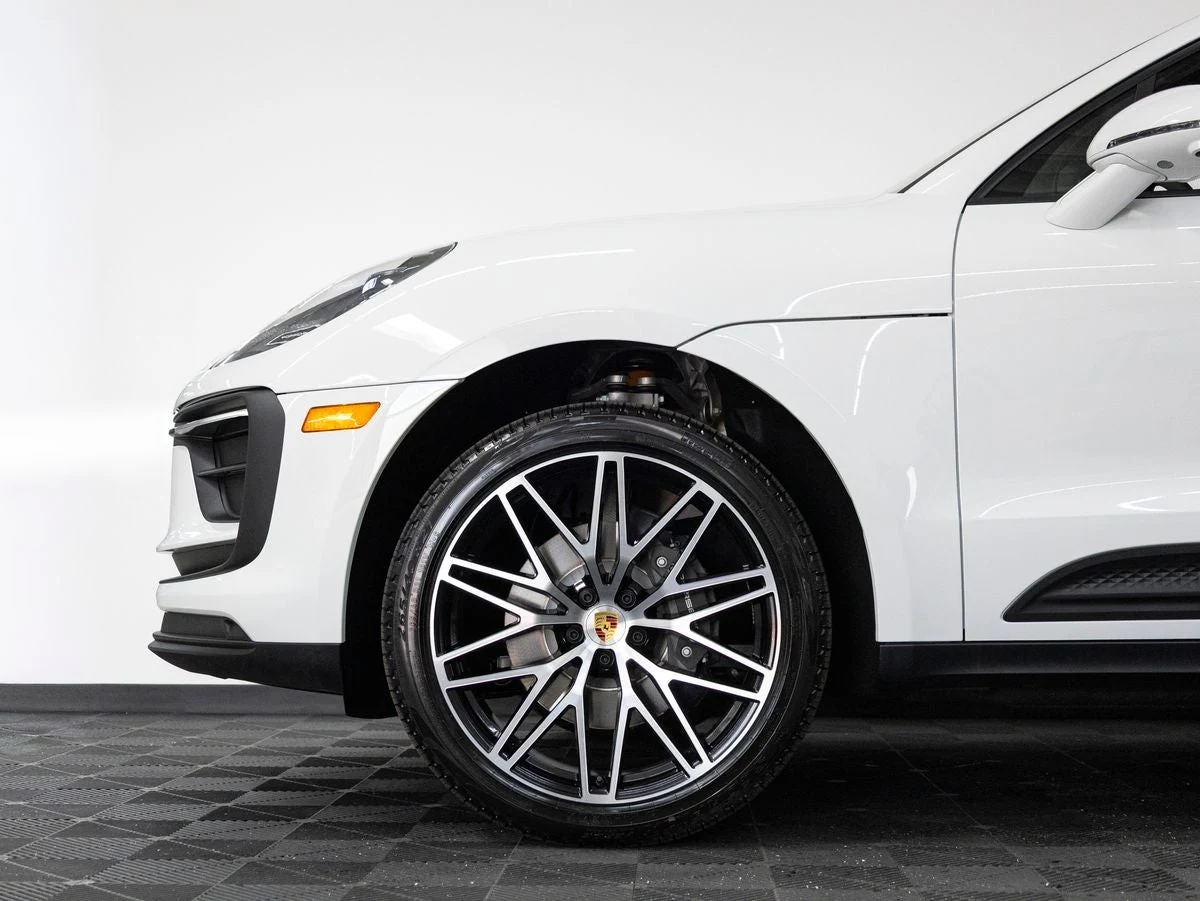 2026 Porsche Macan (95B), 12/20