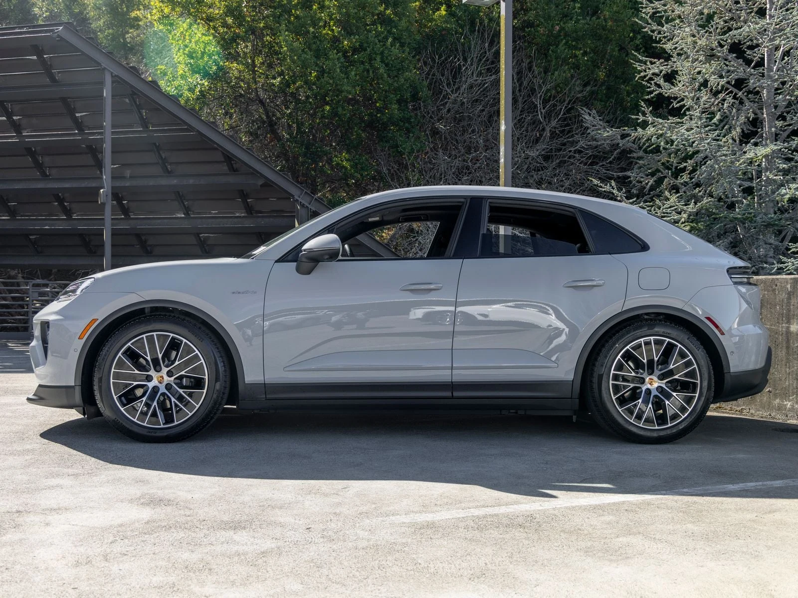 2026 Porsche Macan Electric (XAB), 2/20