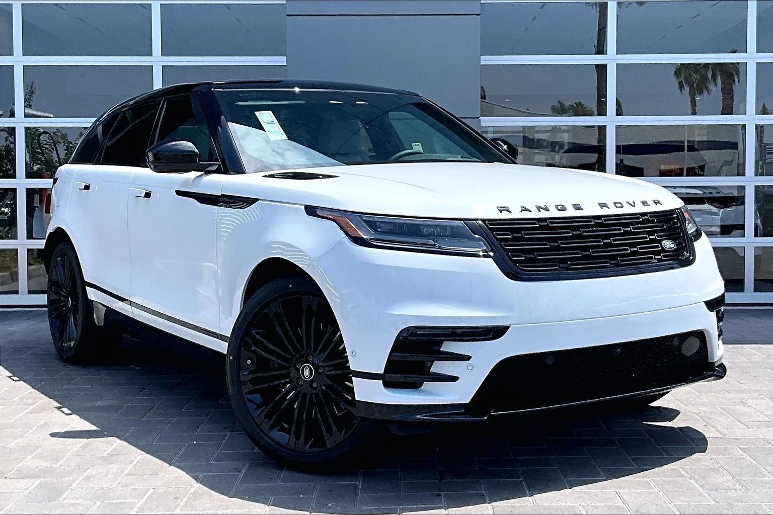 2026 Land Rover Range Rover Velar P250 Belgravia Edition (L560), 2/14