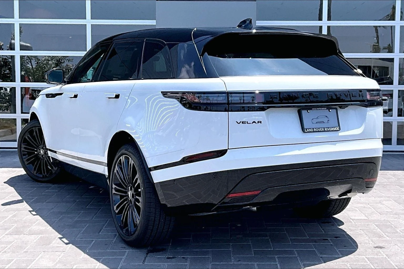 2026 Land Rover Range Rover Velar P250 Belgravia Edition (L560), 3/14
