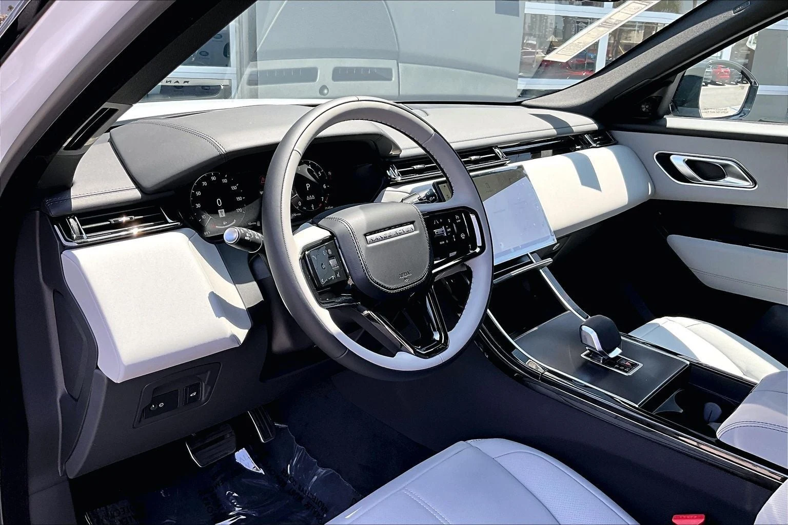 2026 Land Rover Range Rover Velar P250 Belgravia Edition (L560), 6/14
