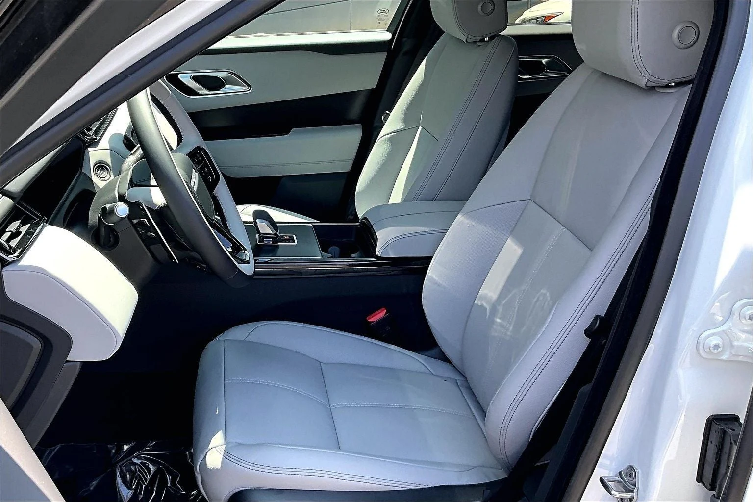 2026 Land Rover Range Rover Velar P250 Belgravia Edition (L560), 9/14