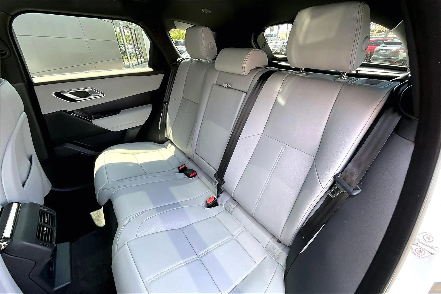 2026 Land Rover Range Rover Velar P250 Belgravia Edition (L560), 10/14