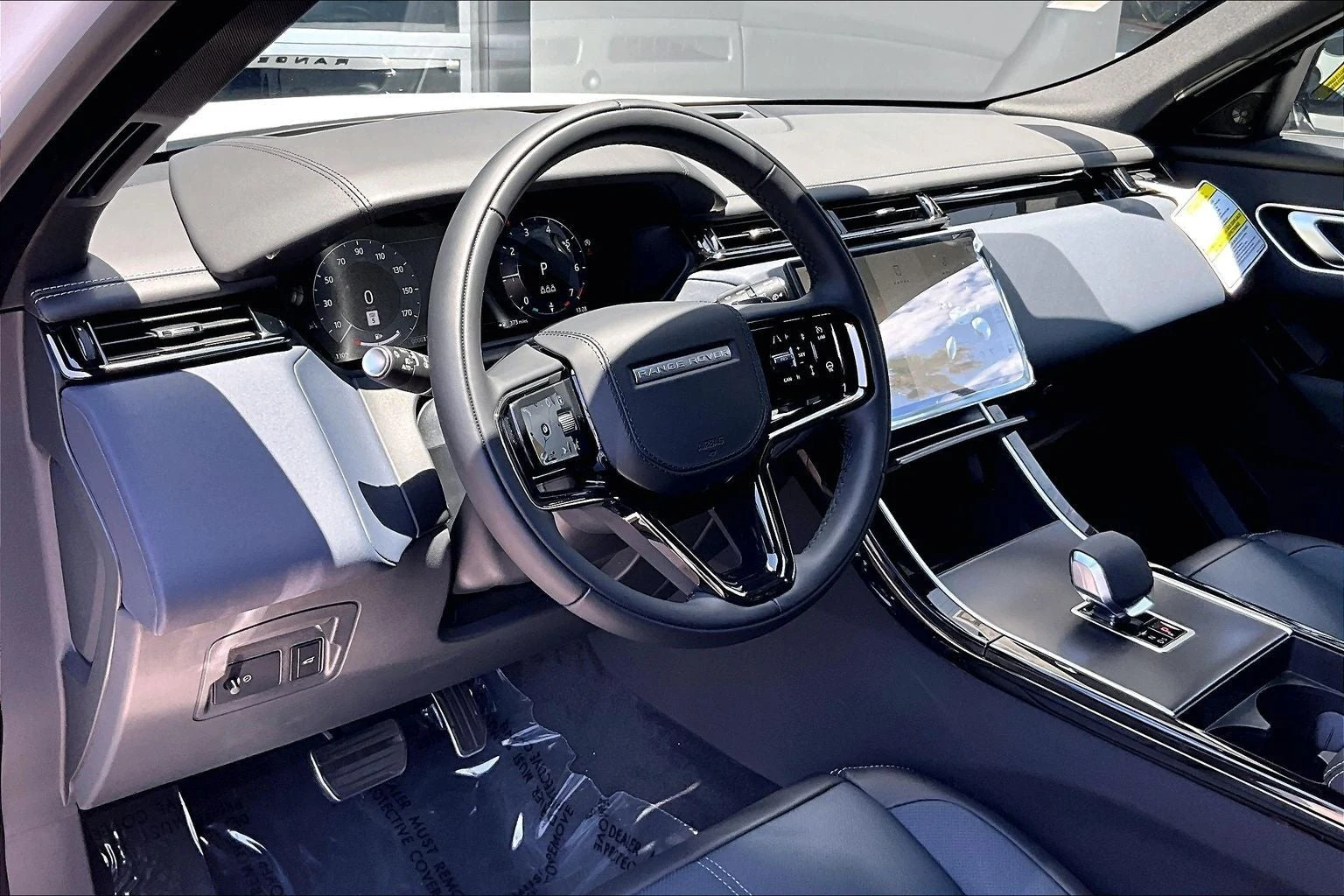 2026 Land Rover Range Rover Velar P250 Belgravia Edition (L560), 6/14
