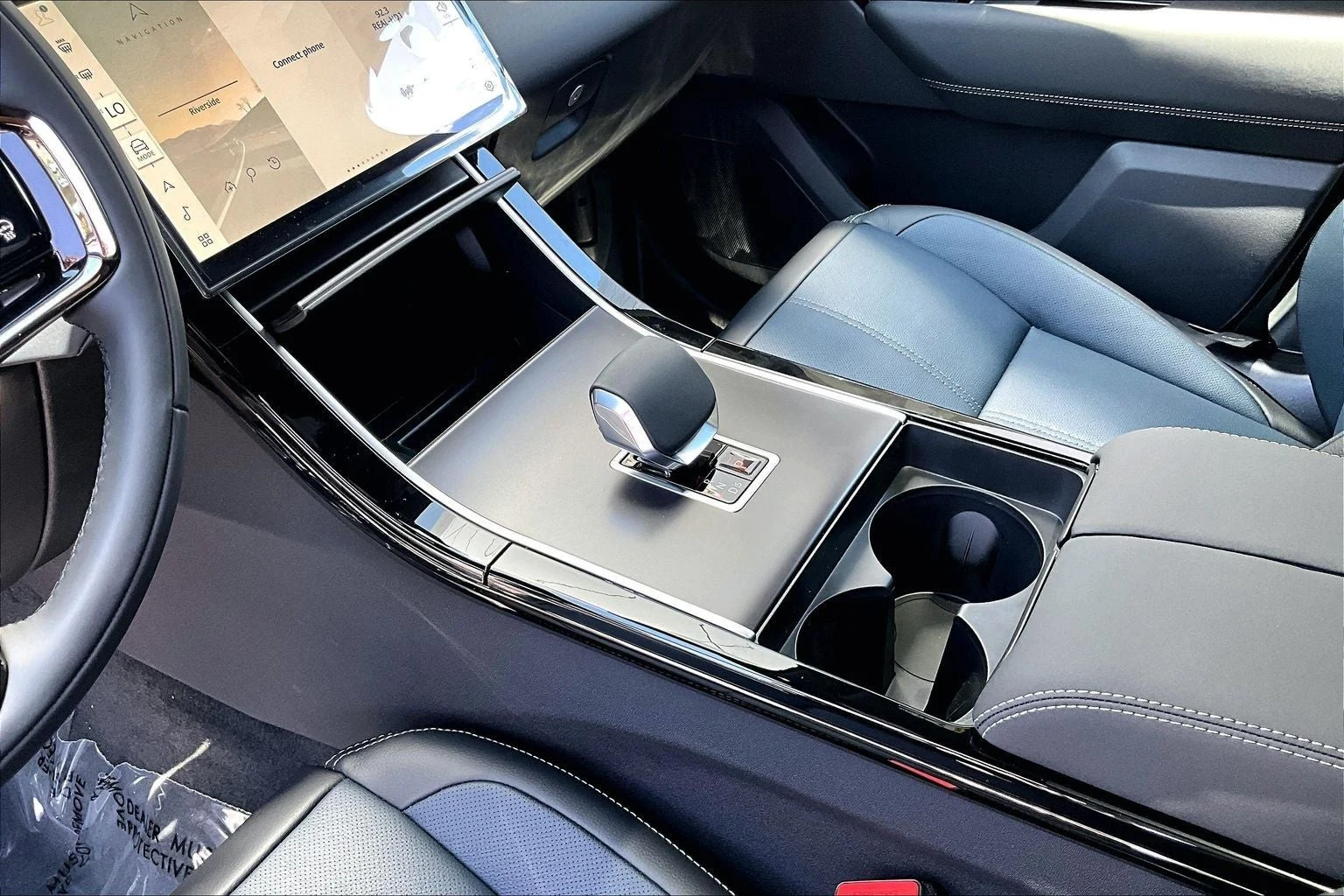 2026 Land Rover Range Rover Velar P250 Belgravia Edition (L560), 8/14