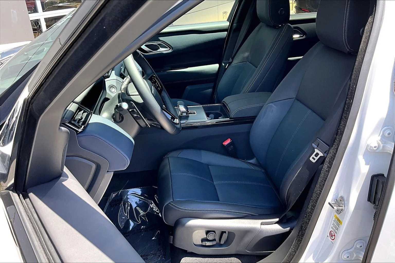 2026 Land Rover Range Rover Velar P250 Belgravia Edition (L560), 9/14