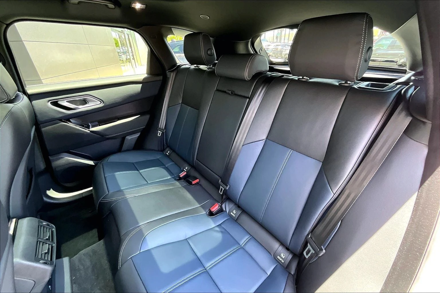 2026 Land Rover Range Rover Velar P250 Belgravia Edition (L560), 10/14