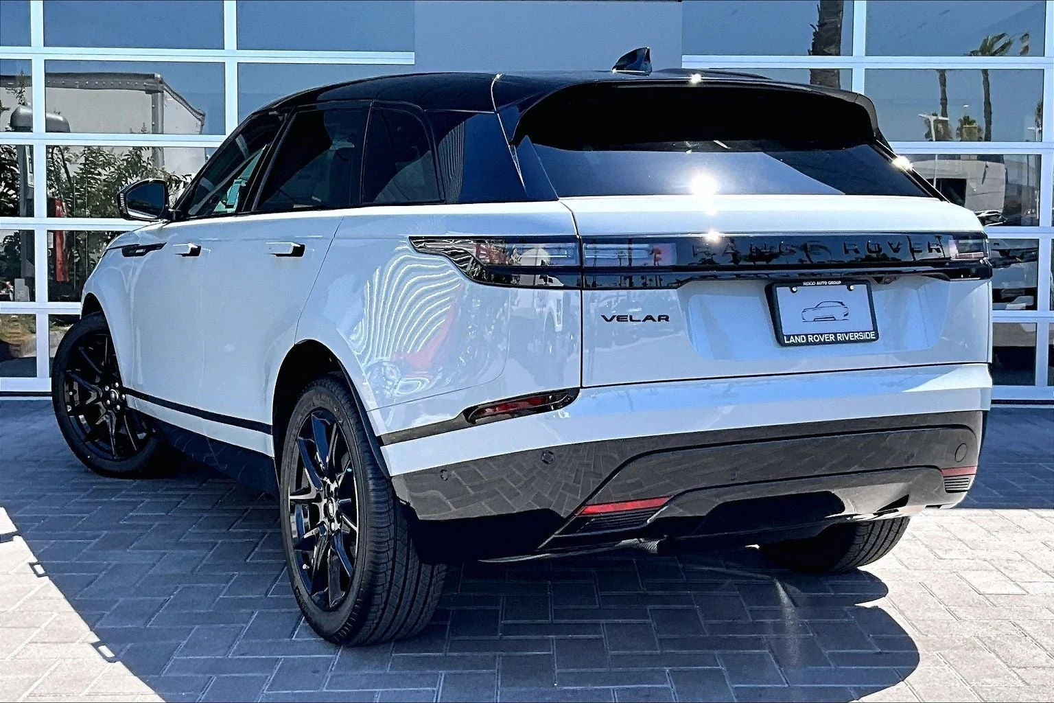 2026 Land Rover Range Rover Velar P250 Belgravia Edition (L560), 3/14