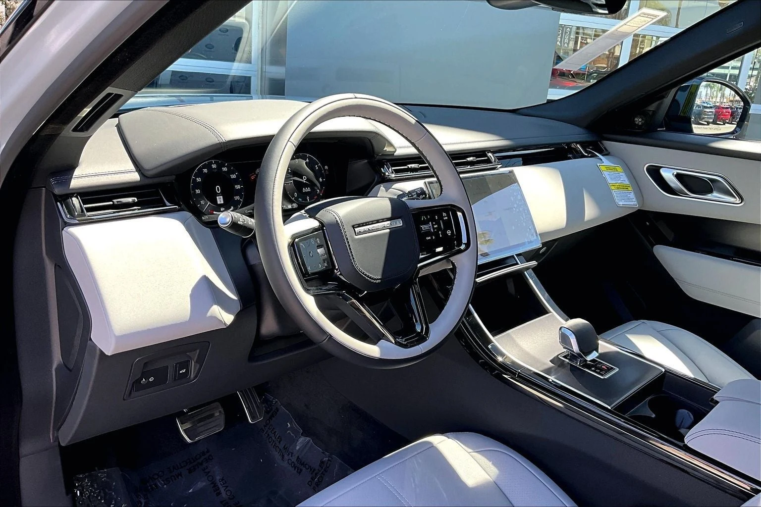 2026 Land Rover Range Rover Velar P250 Belgravia Edition (L560), 6/14