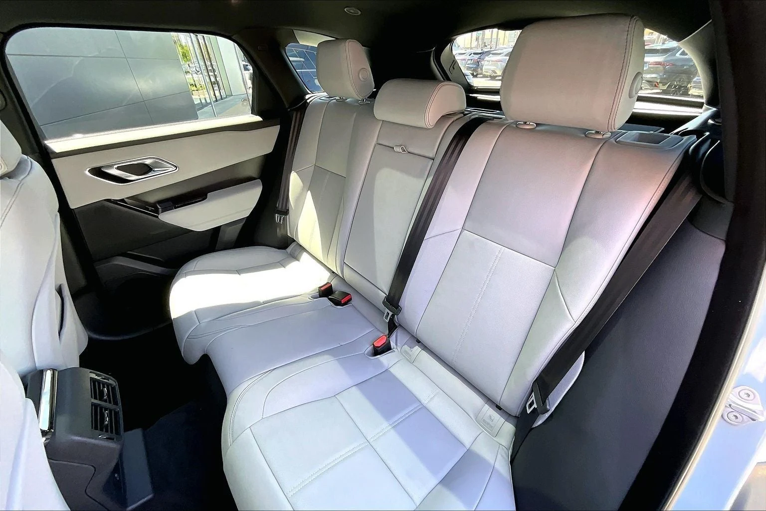 2026 Land Rover Range Rover Velar P250 Belgravia Edition (L560), 10/14