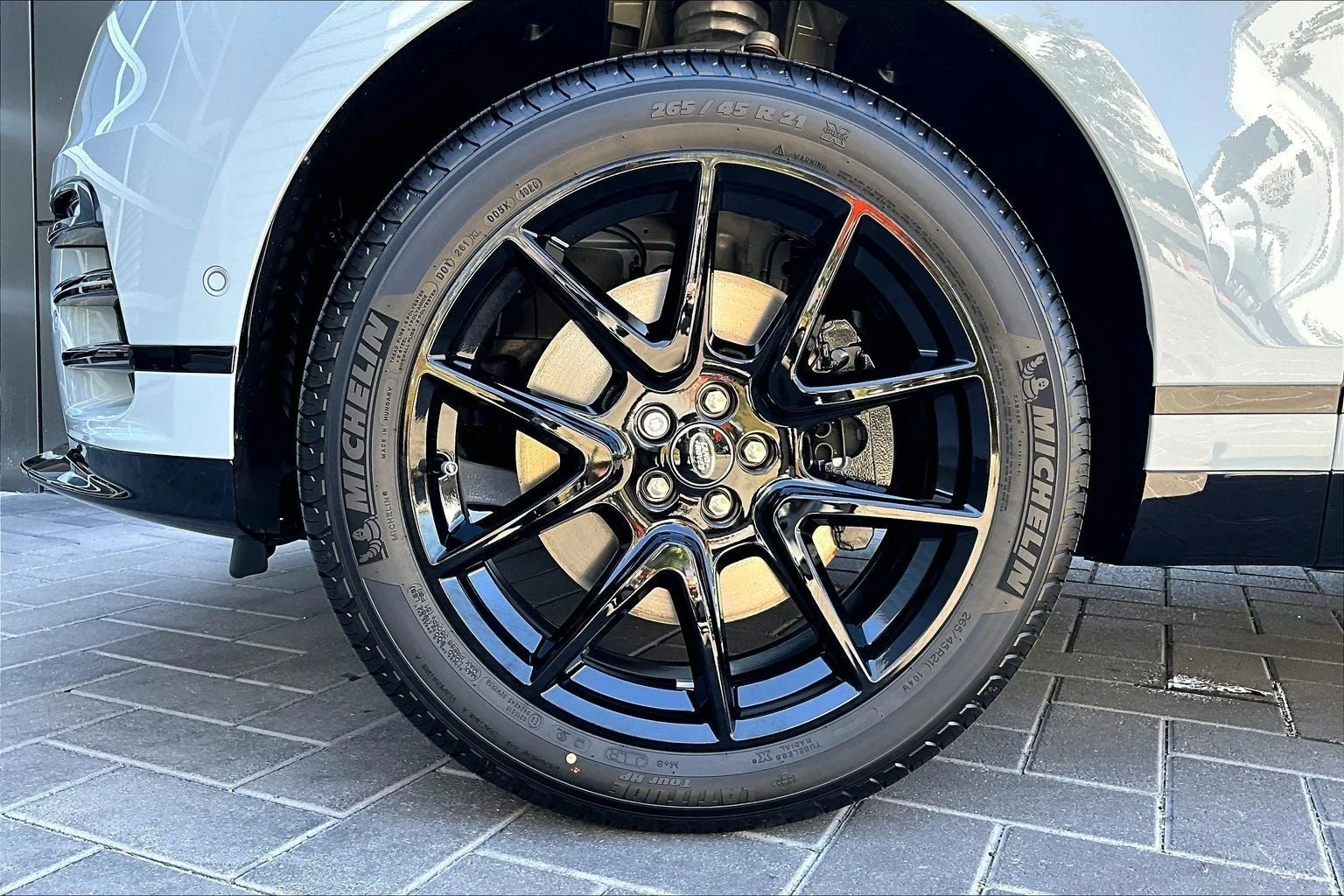 2026 Land Rover Range Rover Velar P250 Belgravia Edition (L560), 12/14
