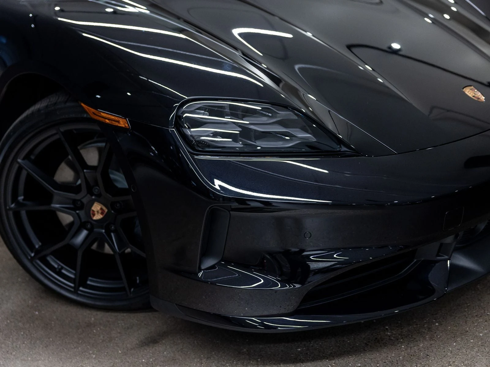 2026 Porsche Taycan 4 Black Edition (2025 Update), 16/20