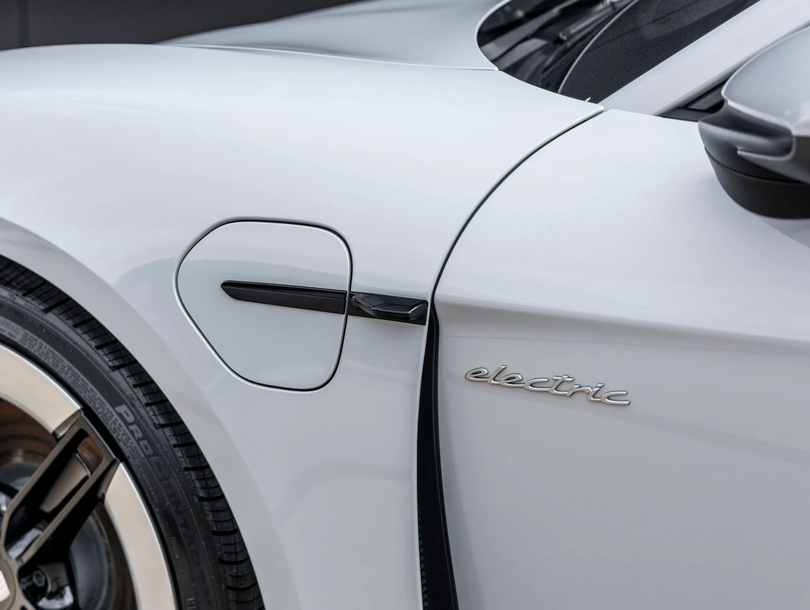 2026 Porsche Taycan 4 Sedan (2025 Update), 16/20