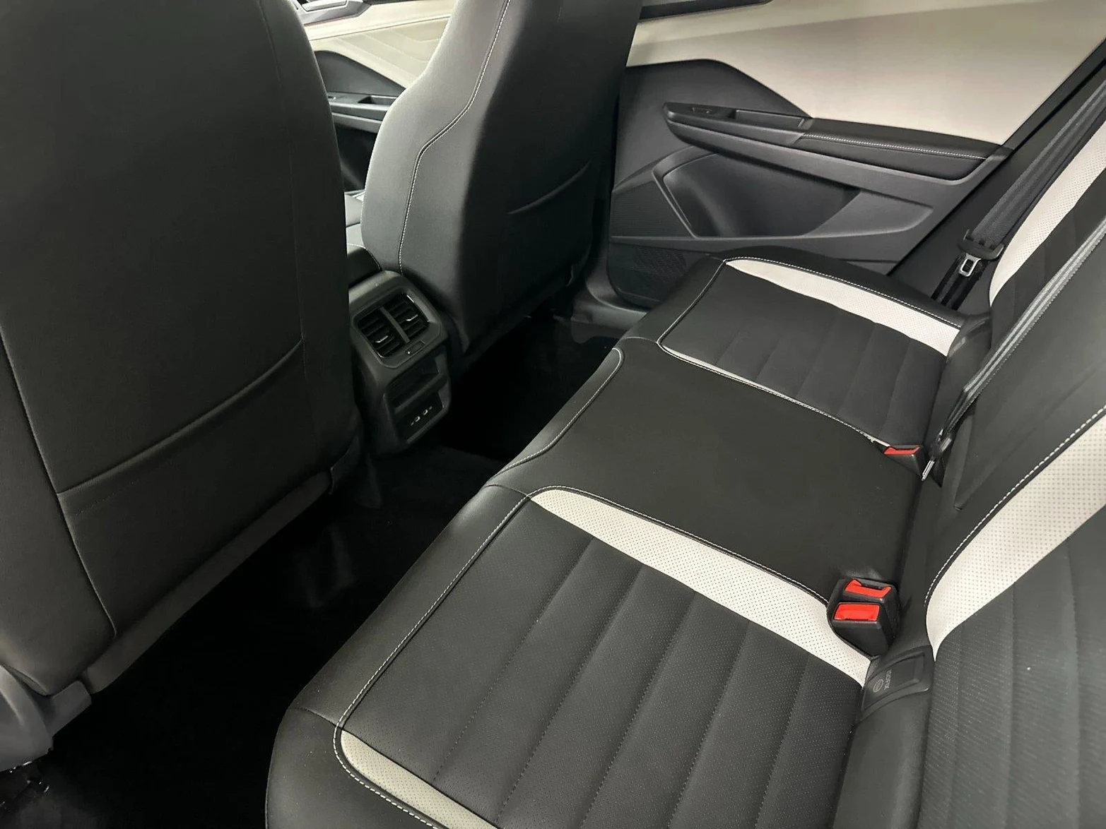 2026 Volkswagen Taos SEL (2025 Update), 11/20