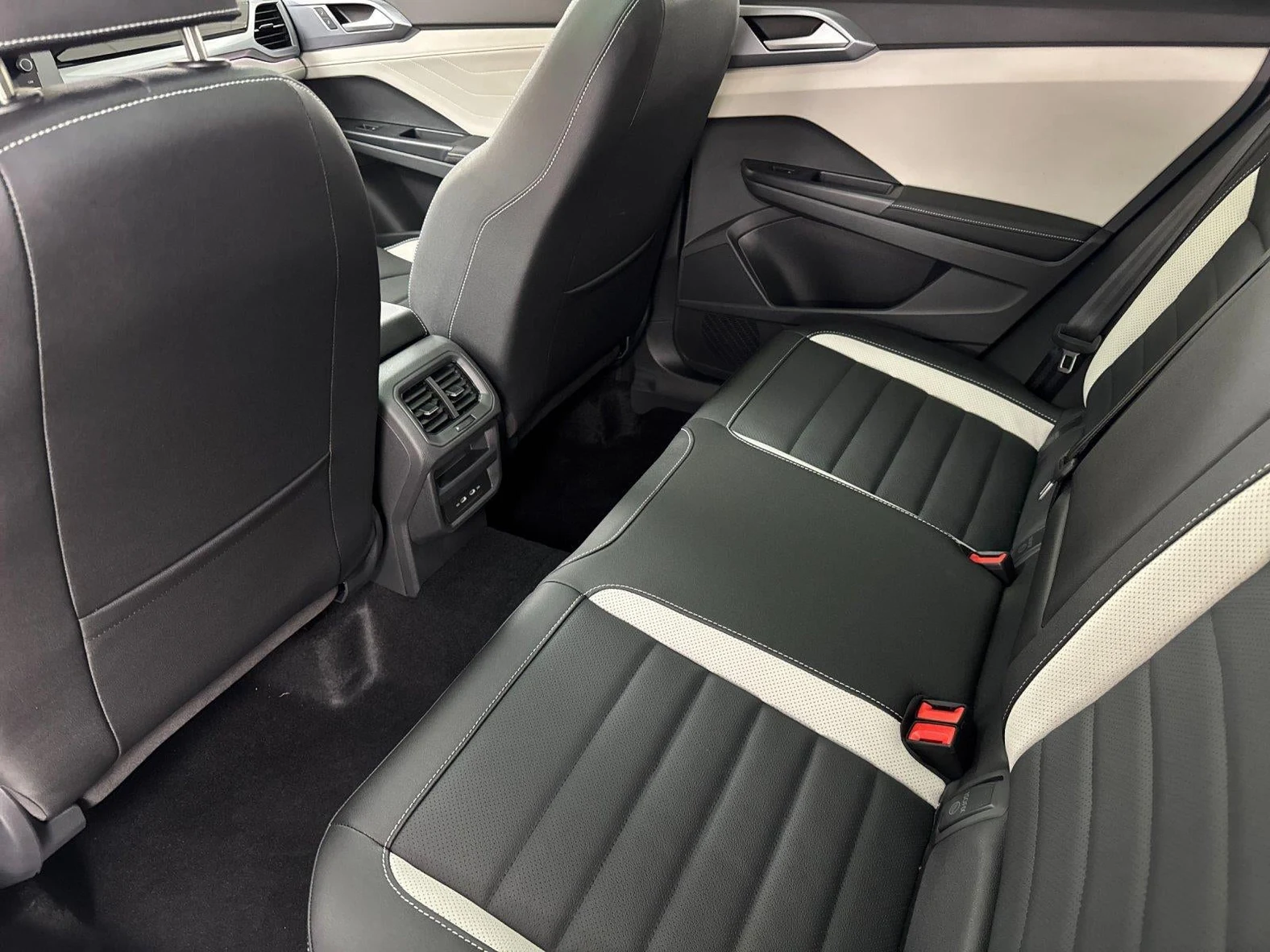 2026 Volkswagen Taos SEL (2025 Update), 11/20