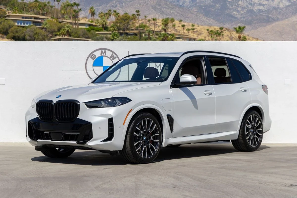 BMW X5 xDrive50e (G05) · Mineral White Metallic · Indigo Auto Group