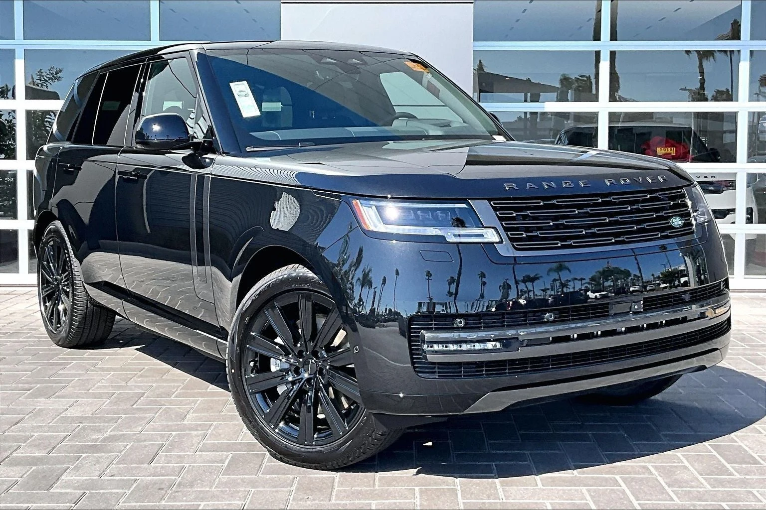 2026 Land Rover Range Rover Plug-In Hybrid SE (L460), 2/14