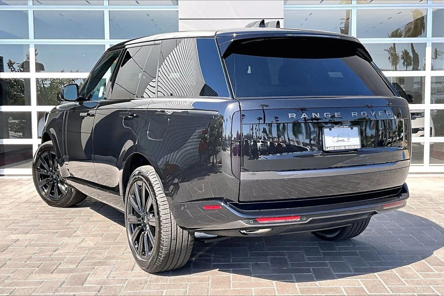 2026 Land Rover Range Rover Plug-In Hybrid SE (L460), 3/14