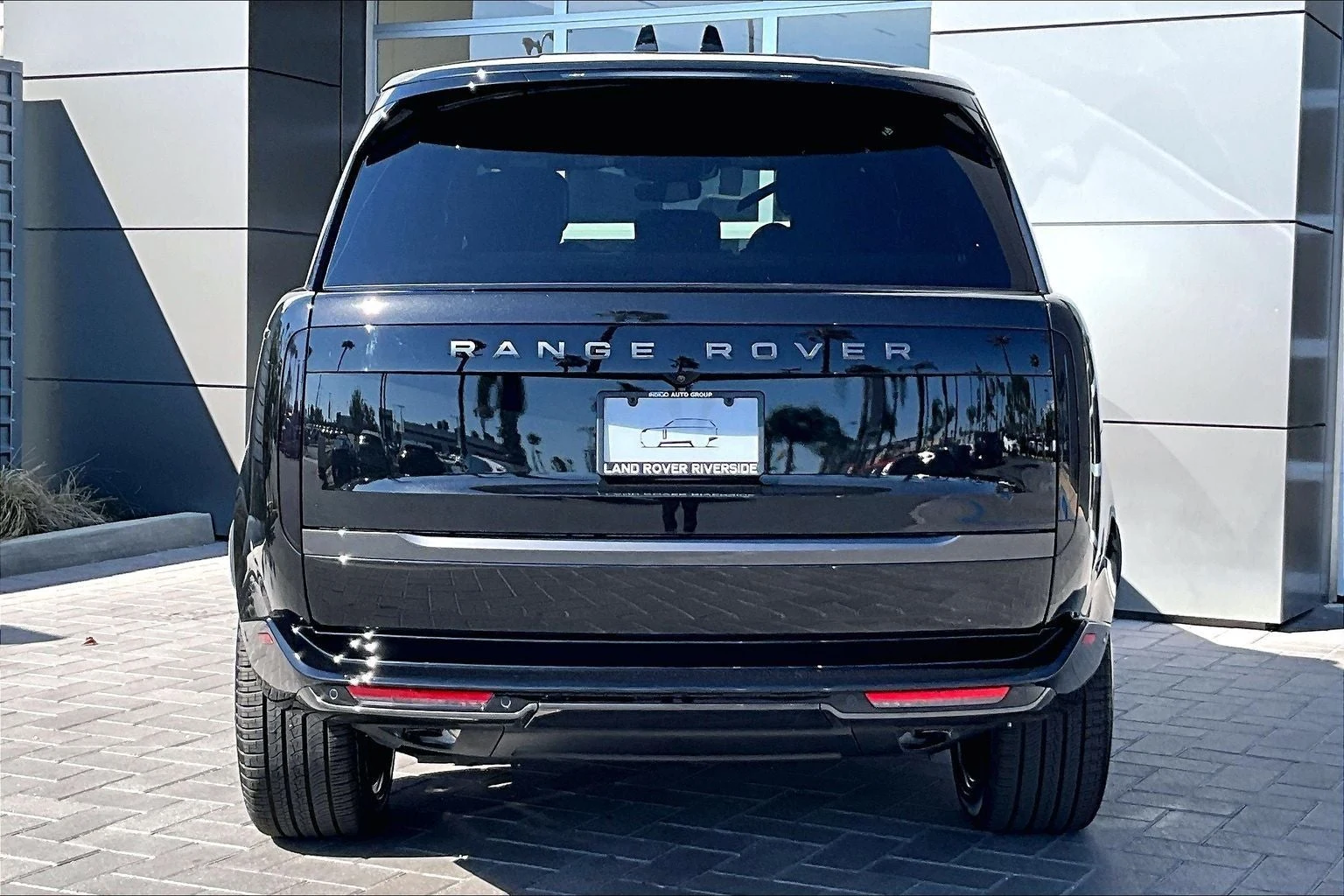 2026 Land Rover Range Rover Plug-In Hybrid SE (L460), 4/14