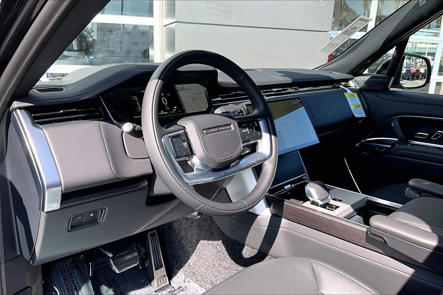 2026 Land Rover Range Rover Plug-In Hybrid SE (L460), 6/14