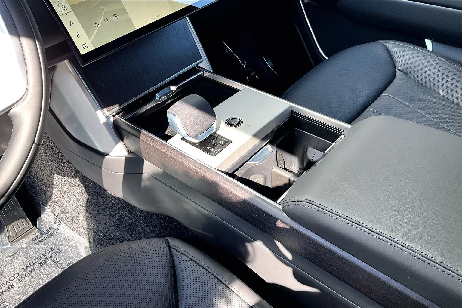 2026 Land Rover Range Rover Plug-In Hybrid SE (L460), 8/14