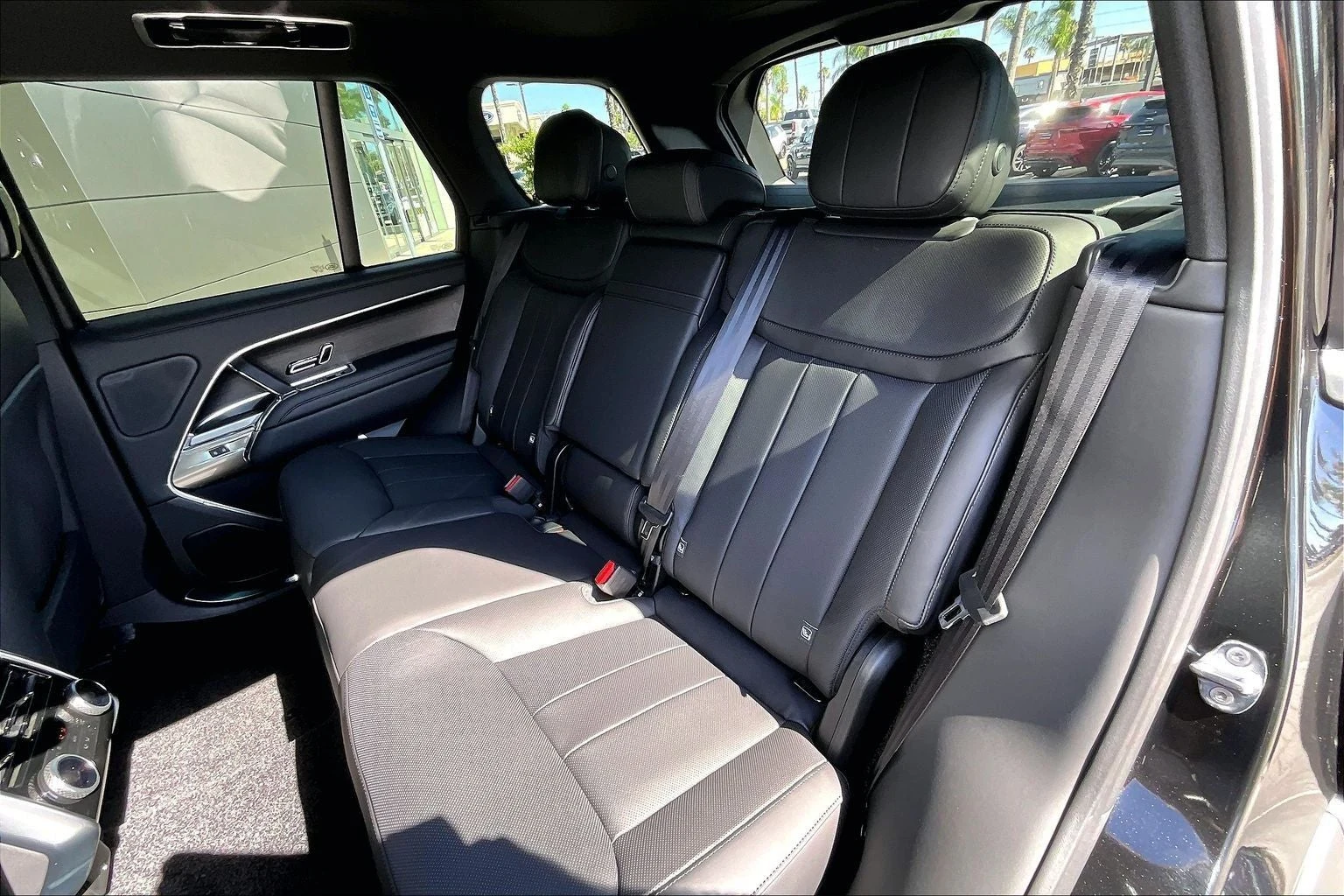 2026 Land Rover Range Rover Plug-In Hybrid SE (L460), 10/14