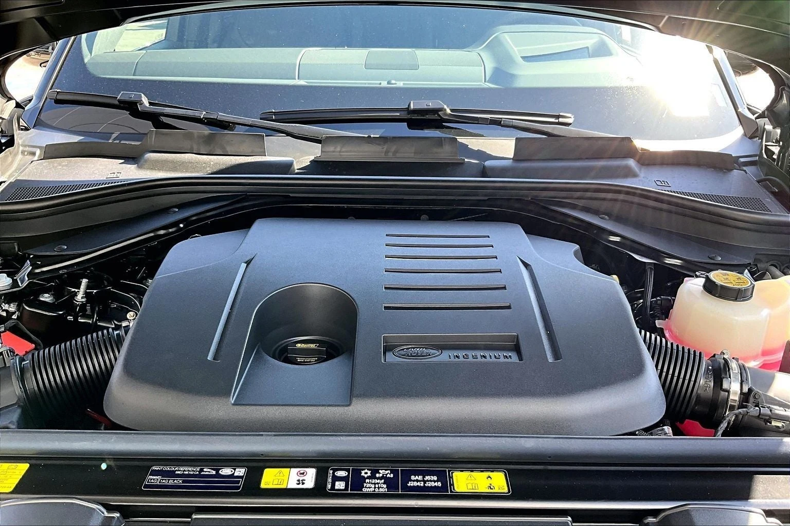 2026 Land Rover Range Rover Plug-In Hybrid SE (L460), 11/14