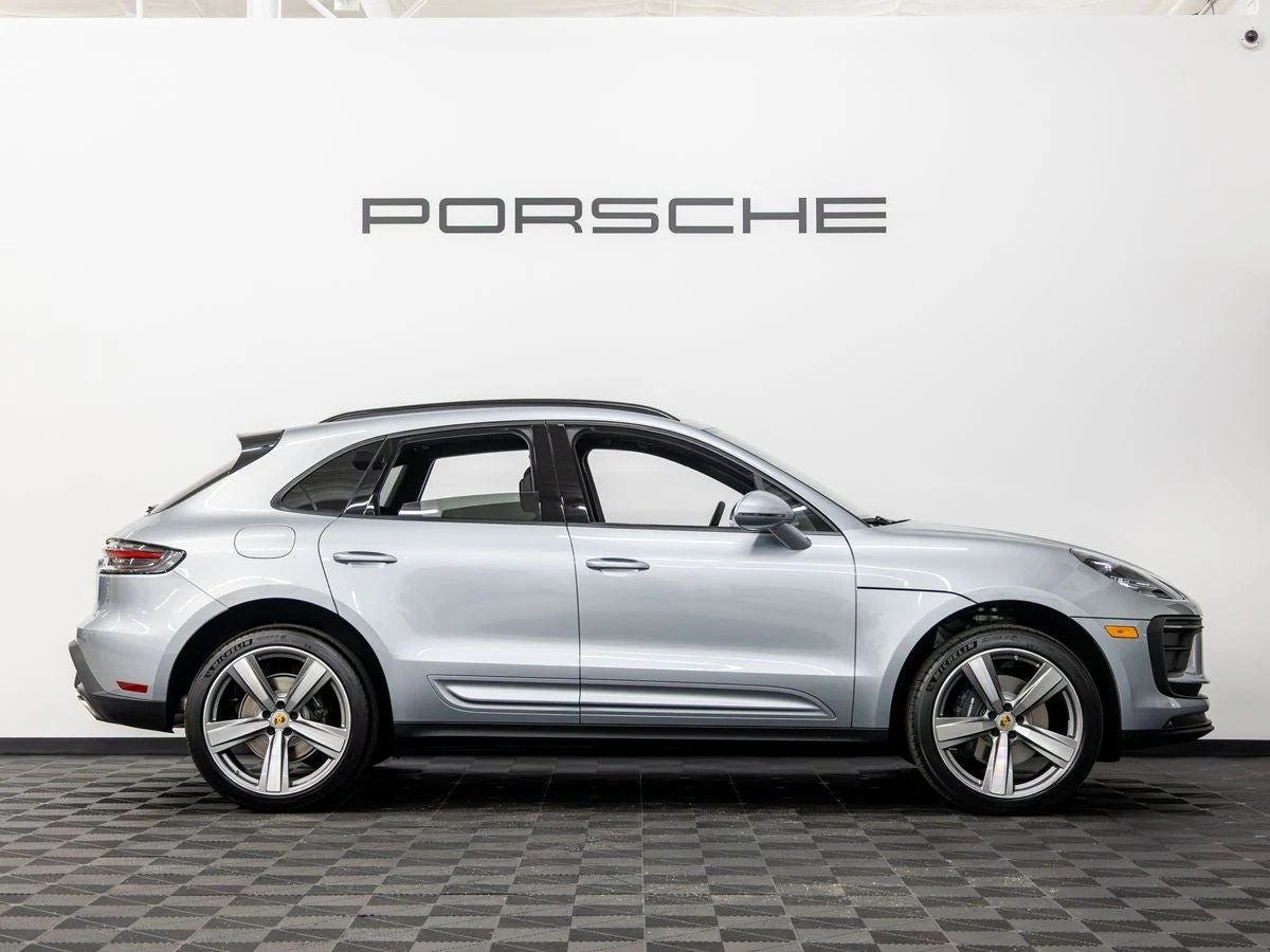 2026 Porsche Macan (95B), 8/20