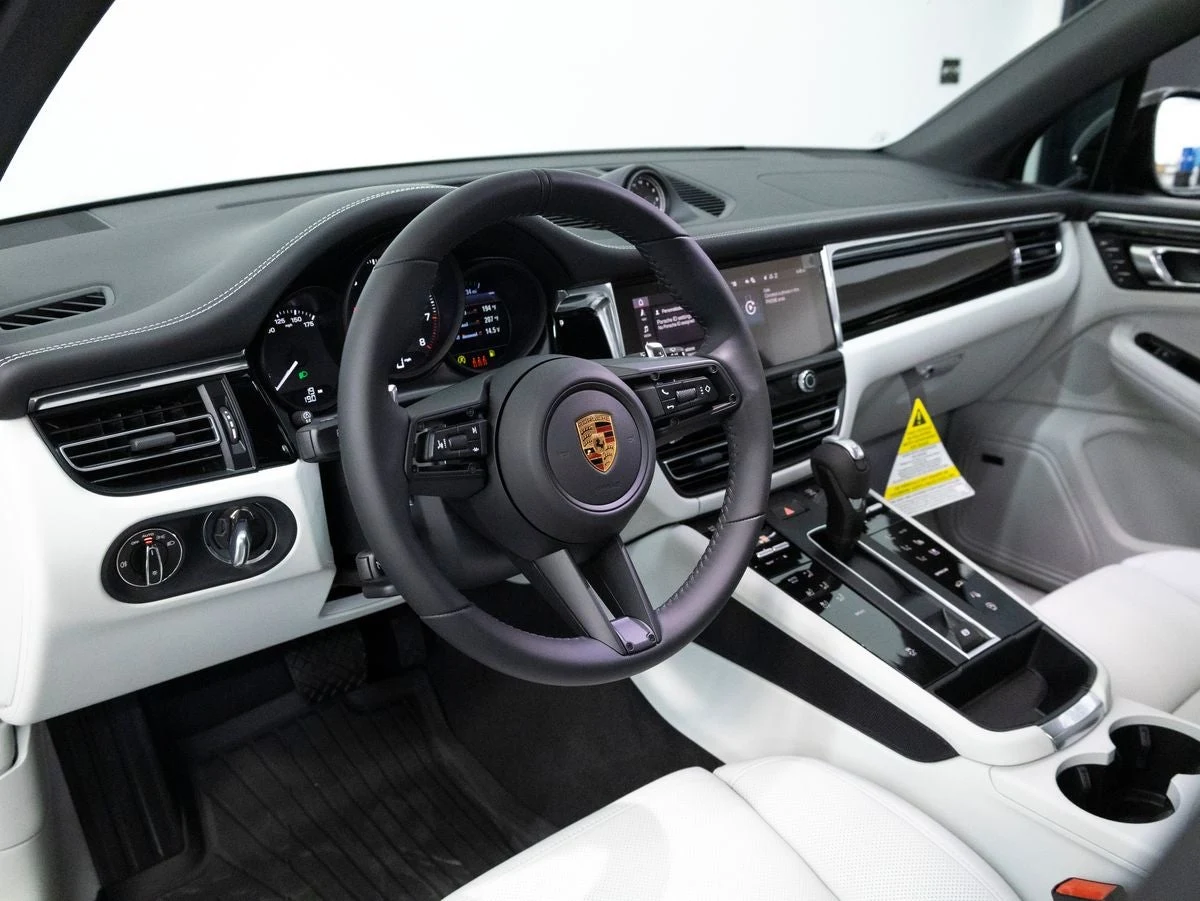 2026 Porsche Macan (95B), 4/20